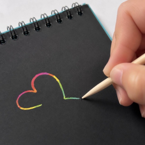 Caiet creativ de răzuit cu 10 pagini multicolore